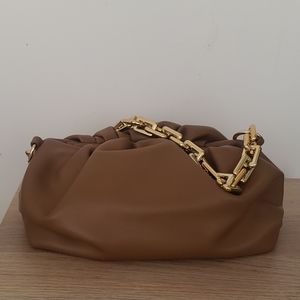 Pouch/clutch bag with chain